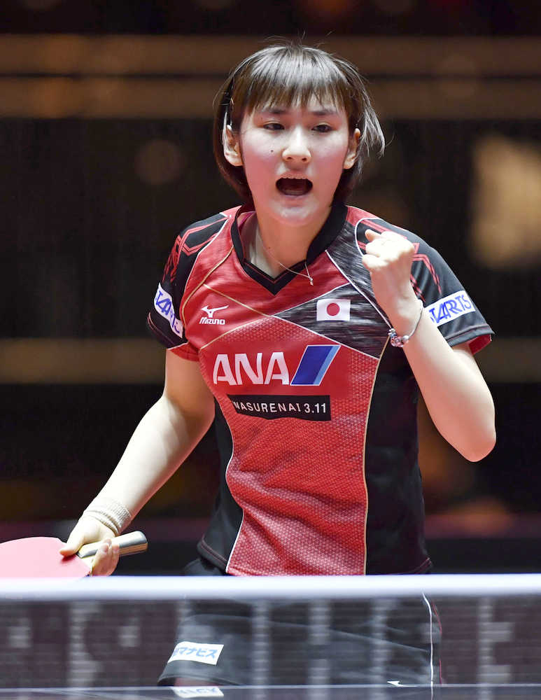 卓球世界選手権第４日　女子シングルス３回戦で、ポイントを奪いガッツポーズをする加藤美優