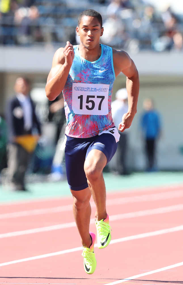 男子１００メートル決勝で１０秒１２の記録を出したケンブリッジ飛鳥