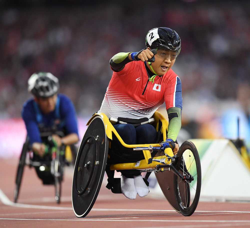 男子１５００メートル（車いすＴ５２）決勝　３分４５秒８９の大会新記録で優勝した佐藤友祈
