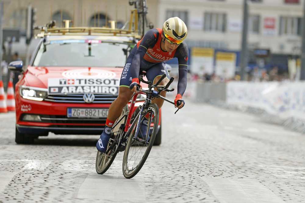 ツール・ド・フランスの第２０ステージを走る新城幸也（共同）