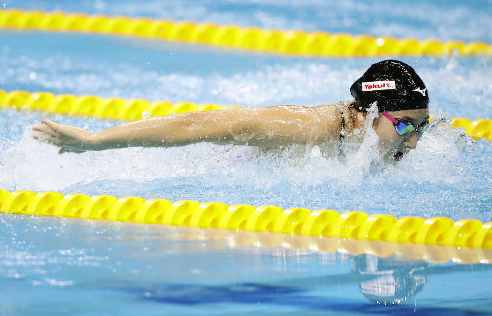 世界選手権女子１００メートルバタフライ準決勝　力泳する池江