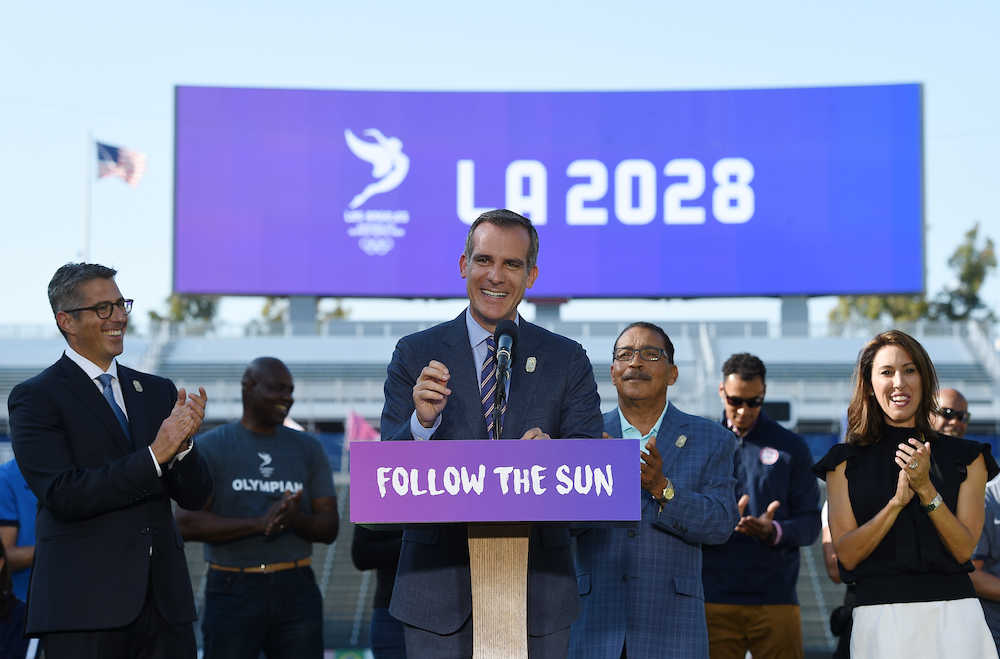 ２０２８年夏季五輪の開催受け入れを発表するロサンゼルスのガーセッティ市長