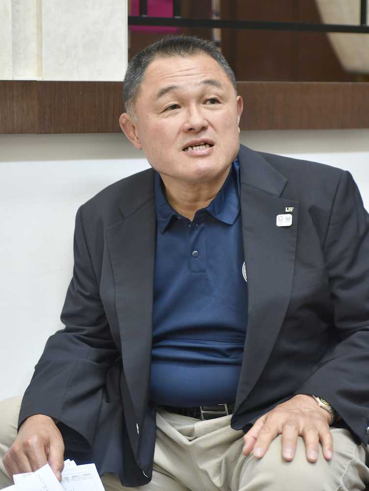 ＩＪＦの理事会を終え、記者の質問に答える全日本柔道連盟の山下泰裕会長