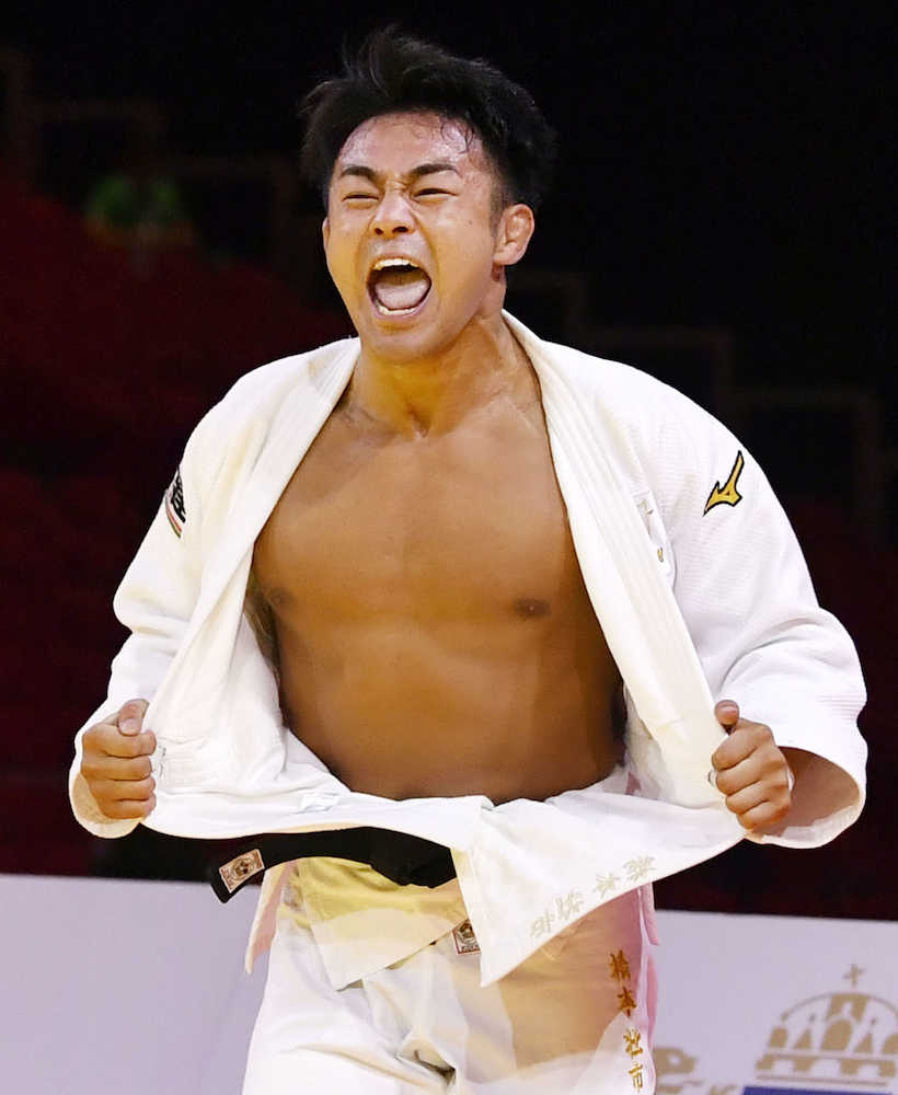 世界柔道男子７３キロ級決勝　アゼルバイジャン選手を破り金メダルを獲得し、喜ぶ橋本