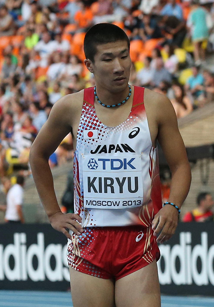 １３年８月、世界選手権の１００メートルは１０秒３１で予選落ちし、肩を落とす桐生