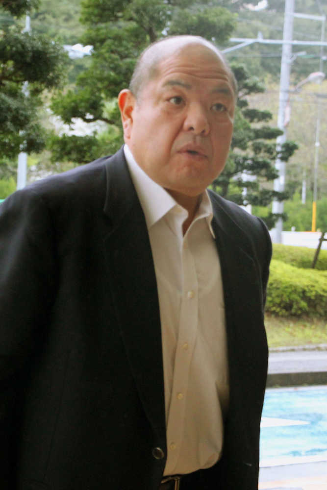 二所ノ関親方が入院する病院を訪れた日本相撲協会の八角理事長