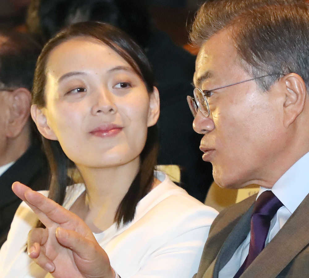 　三池淵管弦楽団の公演を観覧する北朝鮮の金与正・朝鮮労働党第１副部長（左）と韓国の文在寅大統領