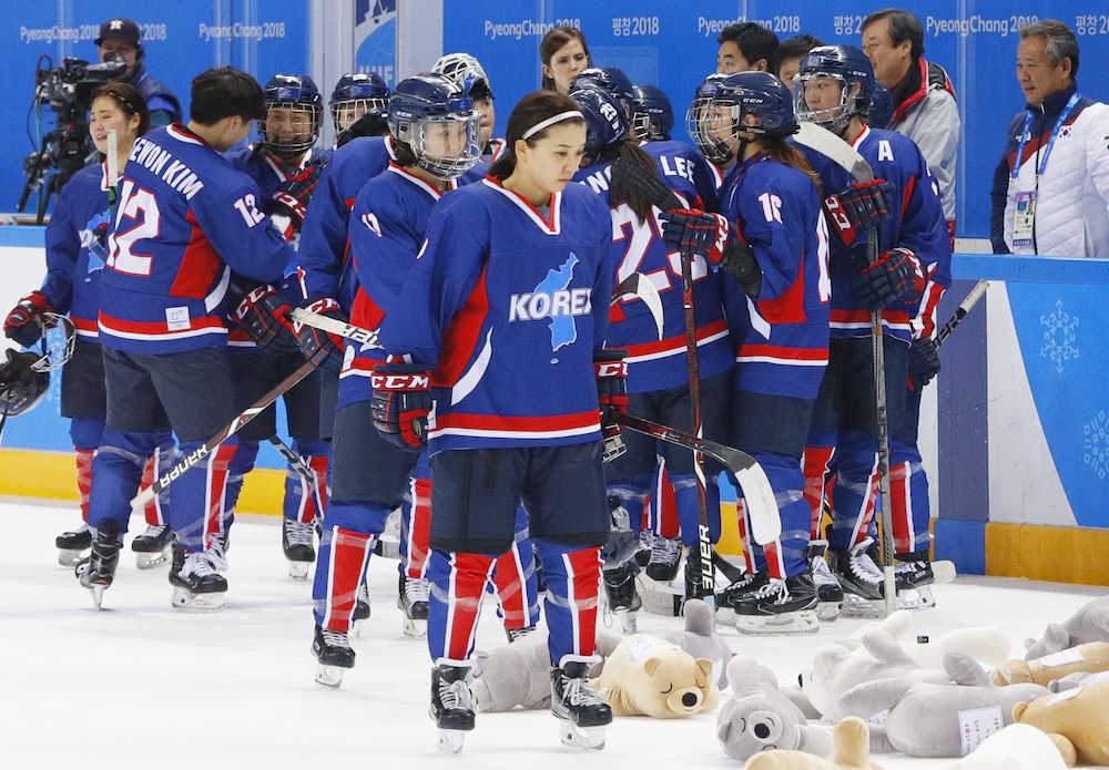 平昌五輪アイスホッケー女子の１次リーグを３連敗で終えた、韓国と北朝鮮の合同チーム「コリア」