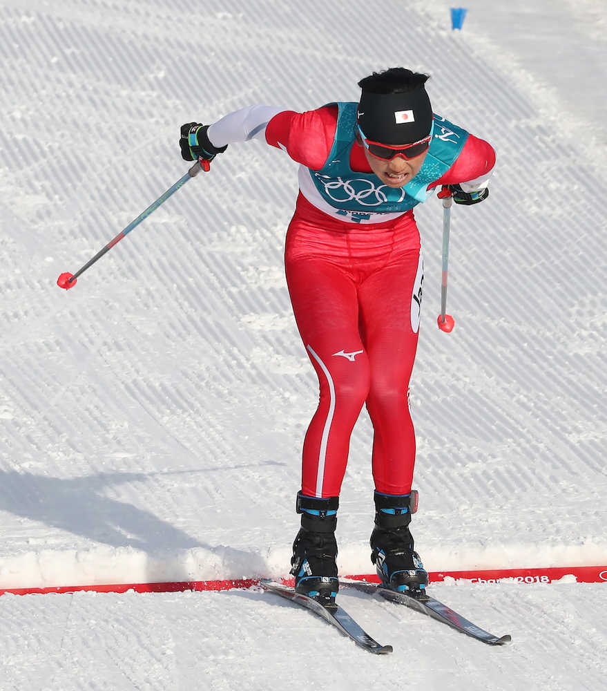 ＜平昌冬季五輪・クロスカントリースキー女子１０ｋｍフリー＞懸命な滑りでゴールする石田正子