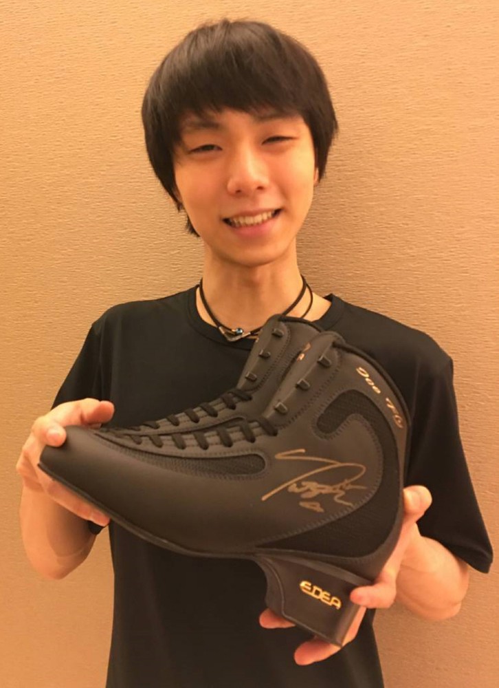 ８５０万円で落札された羽生のスケート靴