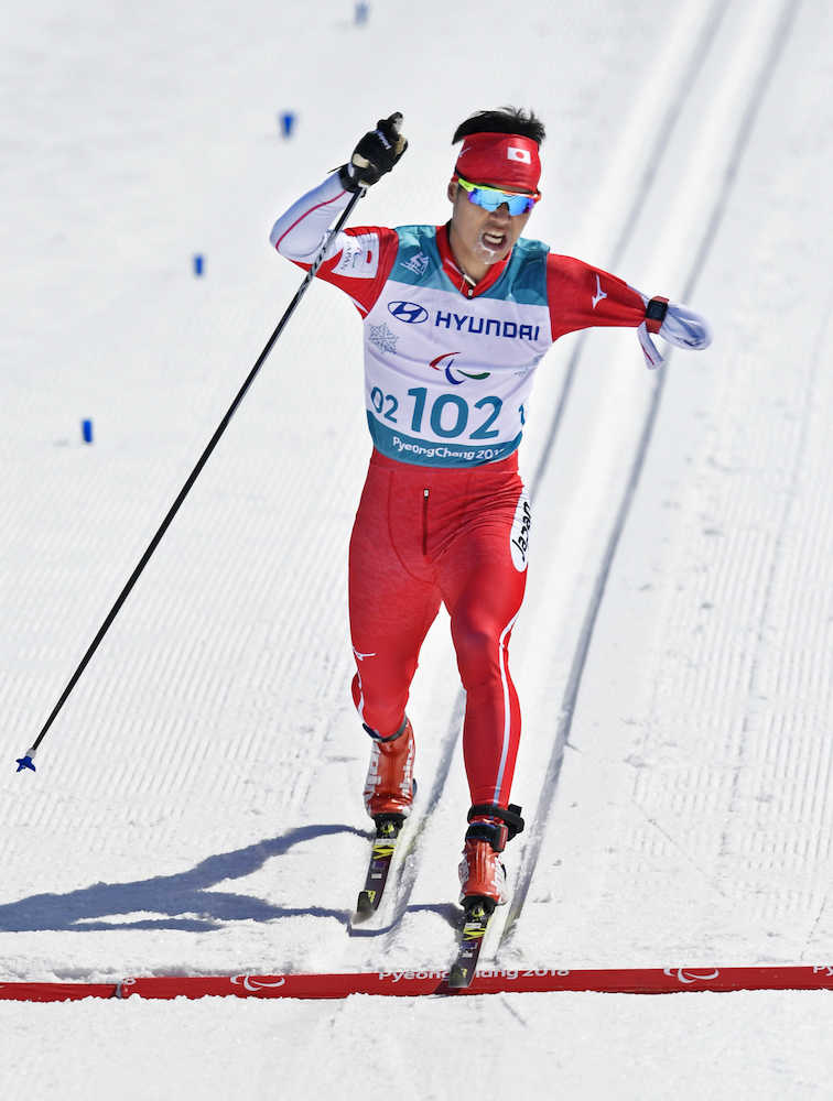 平昌パラリンピックのスキー距離男子１０キロクラシカル立位で金メダルを獲得した新田