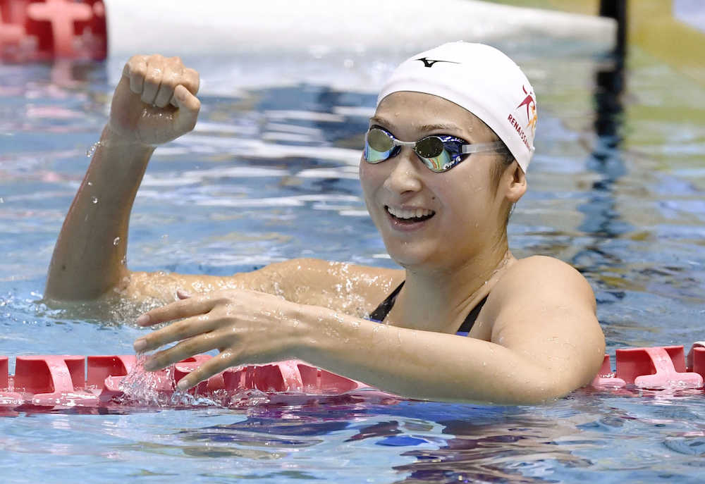 競泳日本選手権女子１００メートルバタフライ決勝　５６秒３８の日本新で優勝し喜ぶ池江