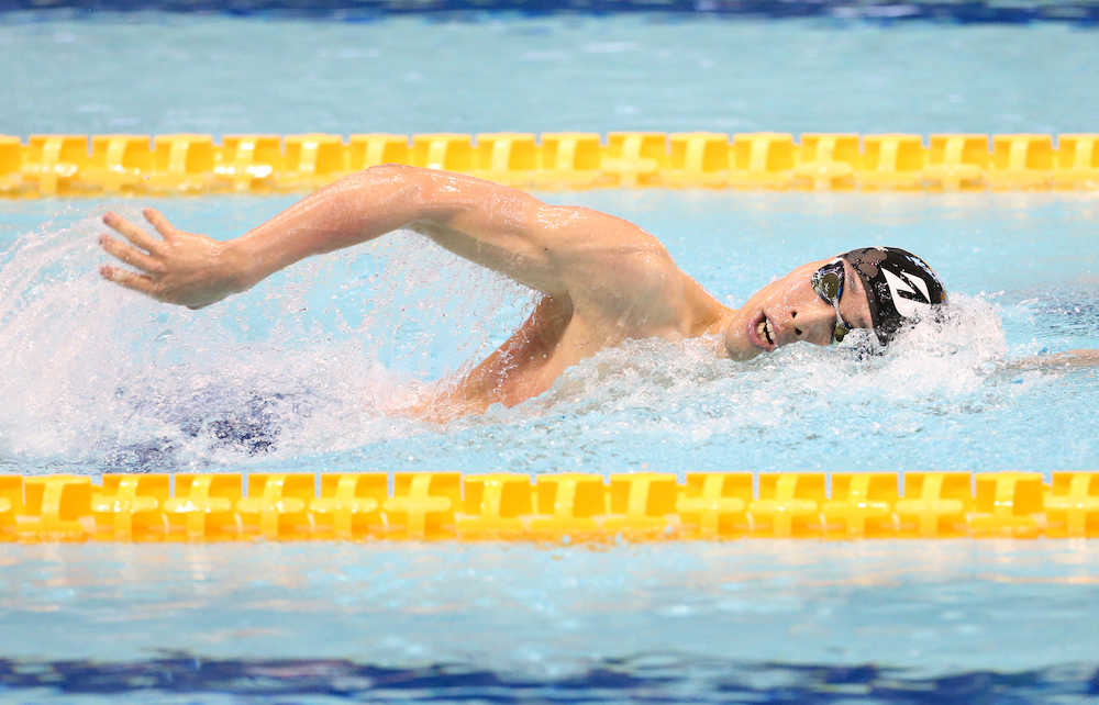 ＜競泳日本選手権第３日＞男子２００メートル個人メドレー予選、力強い泳ぎを見せる萩野公介