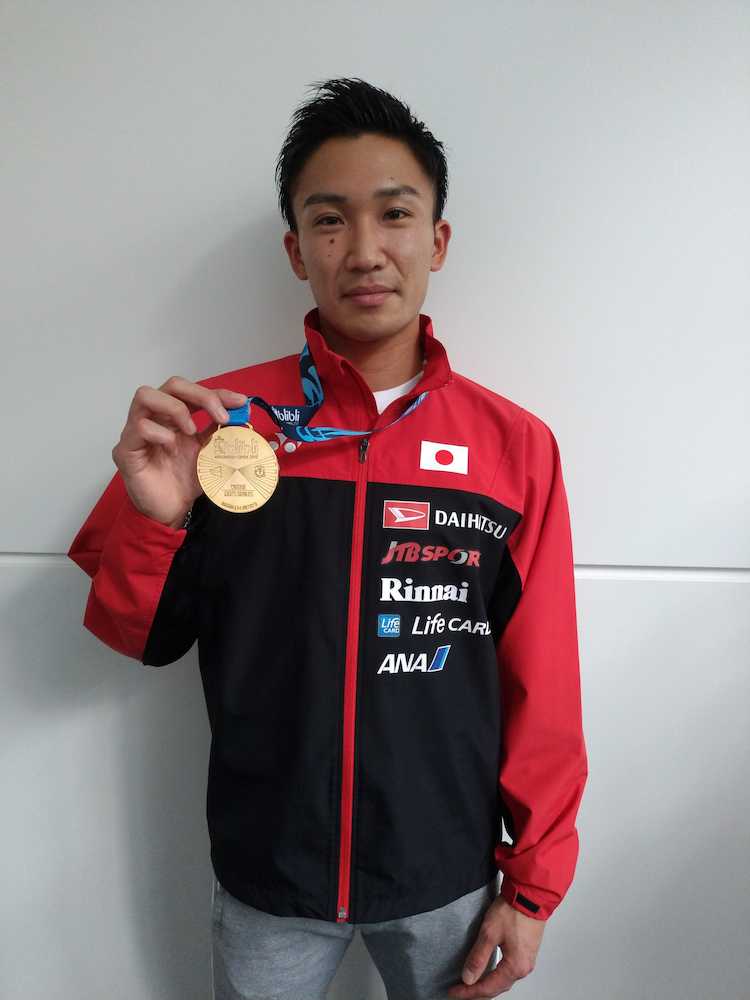 バドミントンのインドネシアオープンで優勝し帰国した桃田賢斗