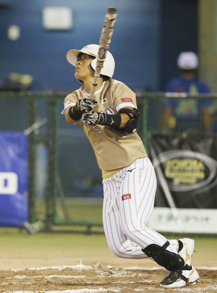 ＜日本―ベネズエラ＞１回、３点本塁打を放つ山本