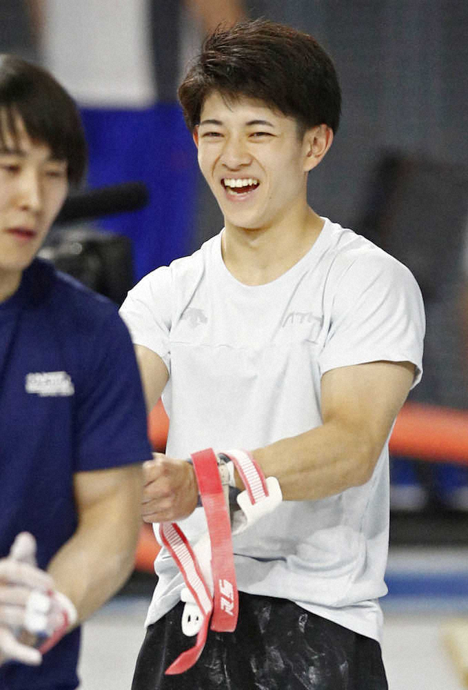 体操NHK杯公式練習で笑顔を見せる谷川翔