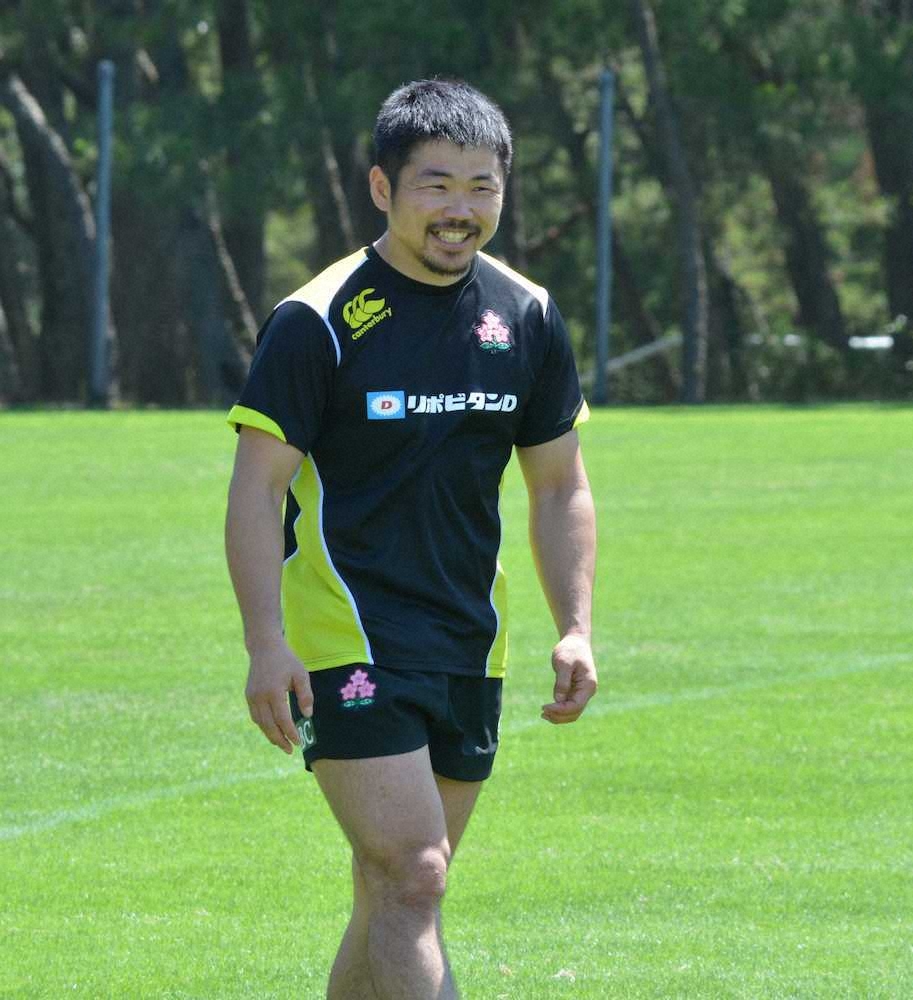 ラグビー日本代表宮崎合宿の練習中に笑顔を見せるベテランSH田中史朗