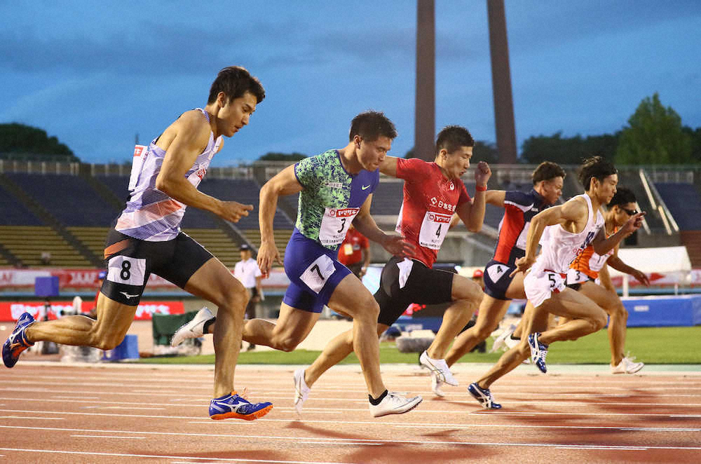 ＜第103回陸上日本選手権第1日＞男子100メートル準決勝1組、力走する（左から）飯塚、小池、桐生（撮影・会津　智海）