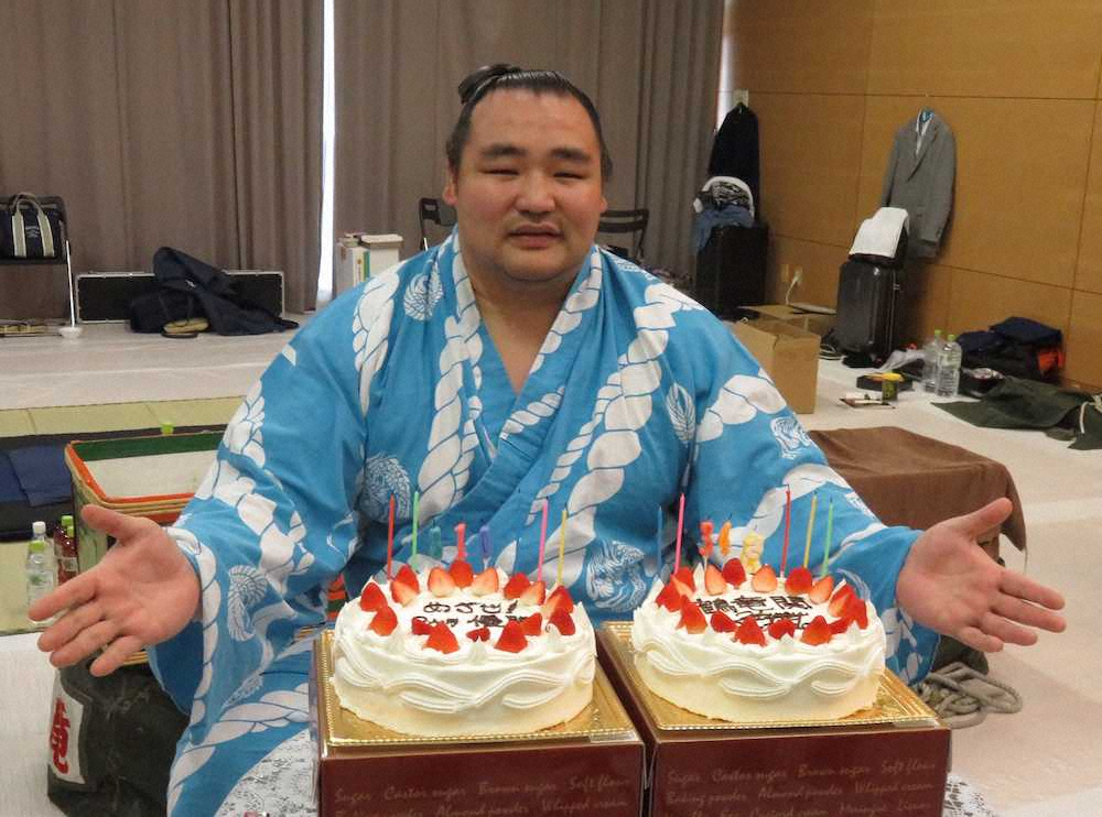 巡業先の福島市で34歳の誕生日を迎えた鶴竜
