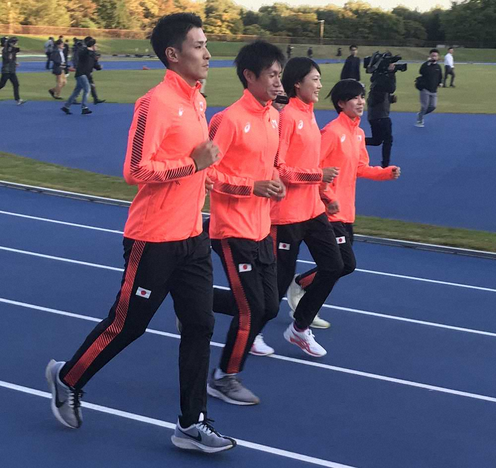 北海道で合宿をスタートした東京五輪マラソン代表の服部、中村、前田、鈴木（左から）