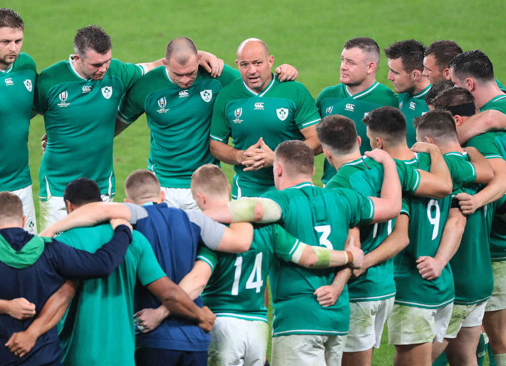 ＜ニュージーランド・アイルランド＞試合を終え、チームメートに言葉をかけるアイルランド・ベスト（中央）（撮影・吉田　剛）