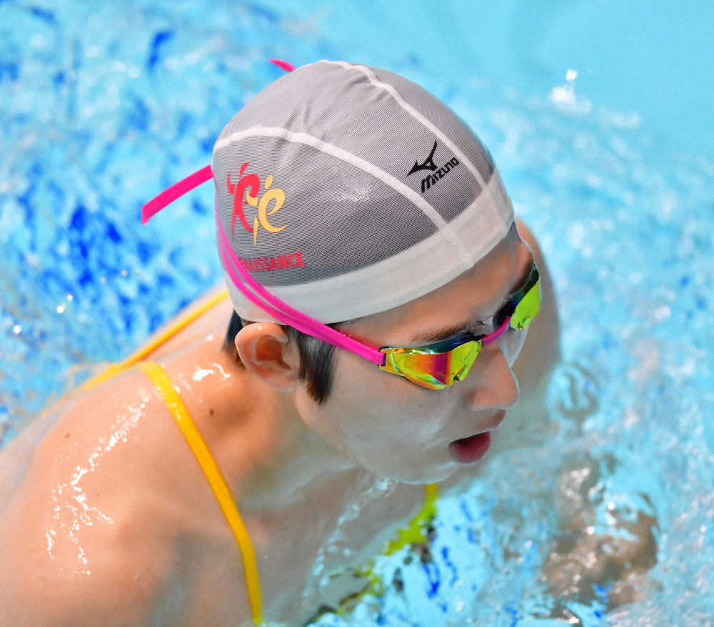 ＜東京都特別水泳大会＞試合前にプールで練習する池江璃花子（代表撮影）