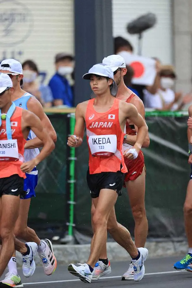 陸上男子20キロ競歩で銀メダルに輝いた池田向希