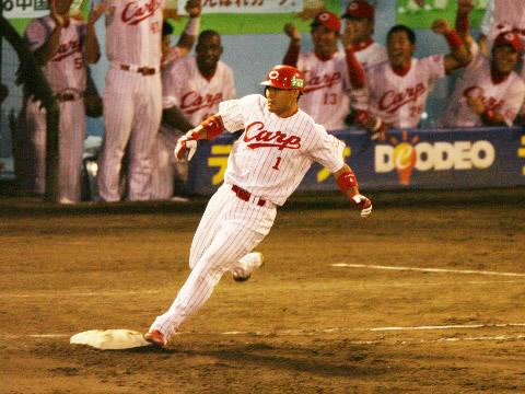５月24日 1996年 平８ 鉄仮面が笑った 前田智徳 復活本塁打で帽子グルグル スポニチ Sponichi Annex 野球