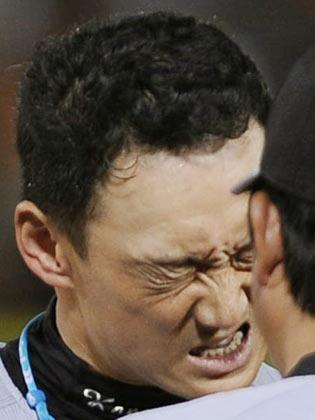 ７回、阪神２死二塁、一ゴロに倒れ、悔しそうなアニキ金本