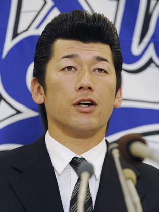 横浜からＦＡ宣言し、記者会見する三浦大輔投手