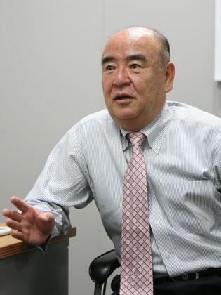 日産自動車の休部問題について語る日本野球連盟・鈴木義信副会長