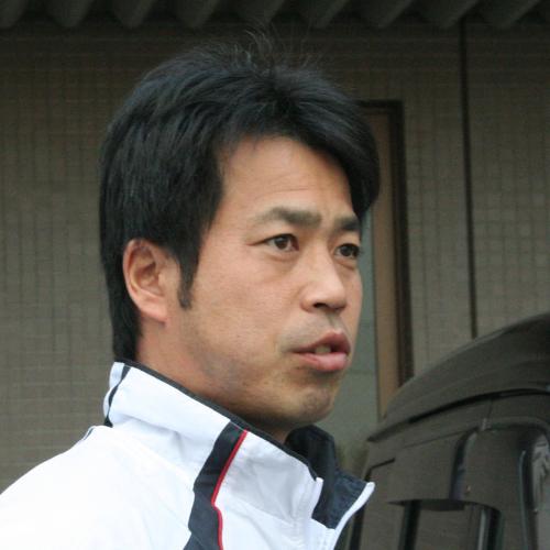 ２軍投手コーチからの昇格が決まった島崎毅氏。鎌ヶ谷へ荷物整理に訪れた。