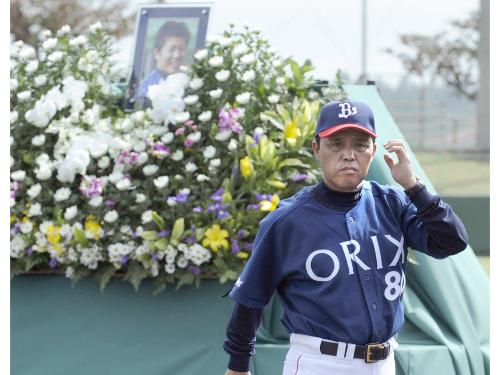 死亡した小瀬浩之外野手のお別れ会に出席したオリックスの岡田監督