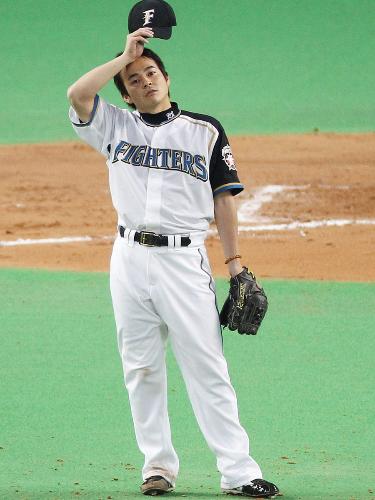 延長１１回１死、松田に勝ち越し本塁打を浴び、ガックリの武田久