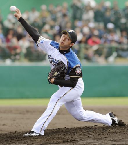 韓国プロ野球、サムスンとの練習試合でプロ入り後初めての実戦登板をし、好投した日本ハムの斎藤佑樹投手