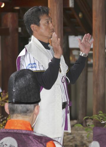 広田神社に参拝し必勝を祈願する阪神・真弓監督