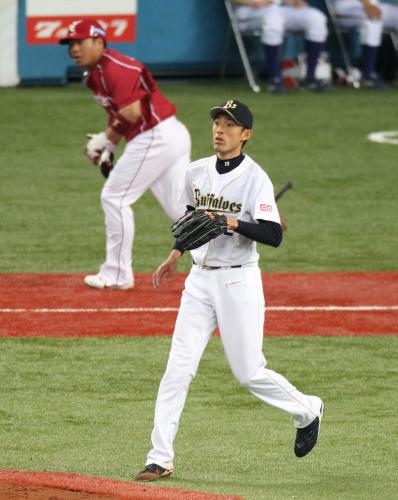 練習試合＜オ・楽＞６回２死二塁、木佐貫は岩村に適時三塁打を打たれ