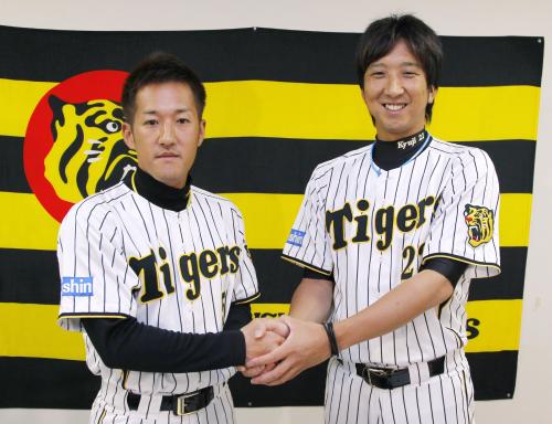オールスター戦にファン投票で選出された阪神の藤川投手（右）と選手間投票で選出された平野内野手