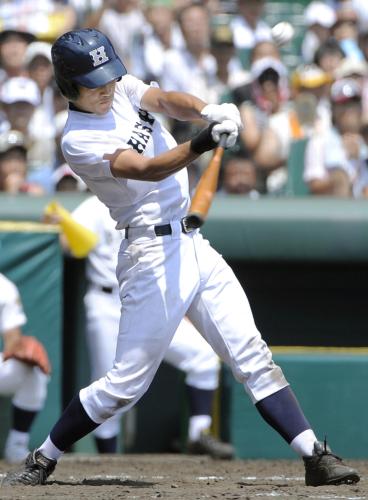 帝京―八幡商　９回表八幡商１死、遠藤が右越えに逆転の満塁本塁打を放つ