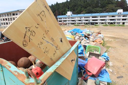津波の被害を受けた高田高校の校舎