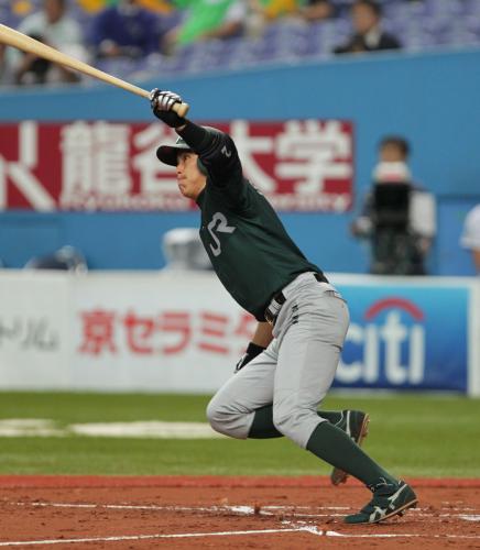 ＜ＪＲ東日本東北・ＪＲ東日本＞１回表２死１、３塁、縞田は左前適時打を放つ