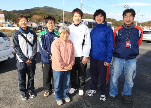 千葉礼子トレーナーに加え、理学療法士のチームも選手をサポート