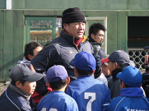 今季限りで楽天を退団した山崎は、宮城県石巻市で行われた野球教室に参加する