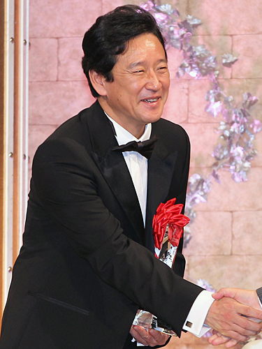 「ビッグスポーツ賞」表彰式で笑顔の日本ハム・栗山監督