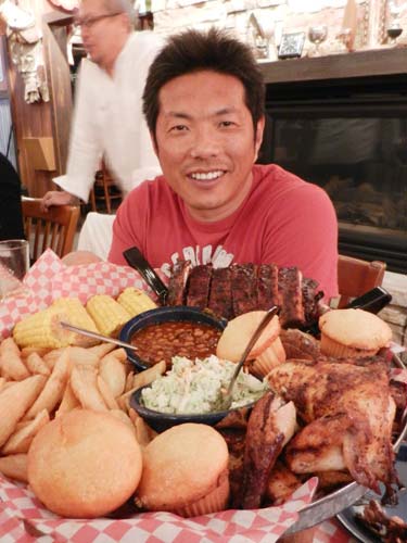 今季から「キャプテン賞」の創設を明かしたソフトバンク・小久保は、アリゾナ名物のバーベキュー料理などで体重は４キロ増の９１キロ。