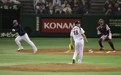 ＜日本・台湾＞１回１死、潘武雄（左）にソロ本塁打を浴びる田中（捕手・嶋）