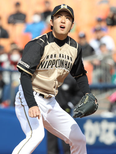 ＜Ｄ・日＞３回２死二塁、斎藤は本塁打を打たれ悔しそうな表情