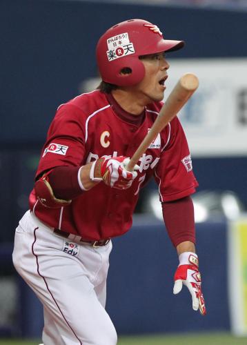 ＜オ・楽＞１回、松井が右中間に先制の適時三塁打を放つ