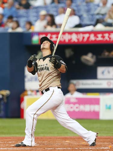 ＜オ・日＞４回１死一塁、日本ハム・中田はオールスターに続き打球が天井に当たり、遊邪飛に倒れる