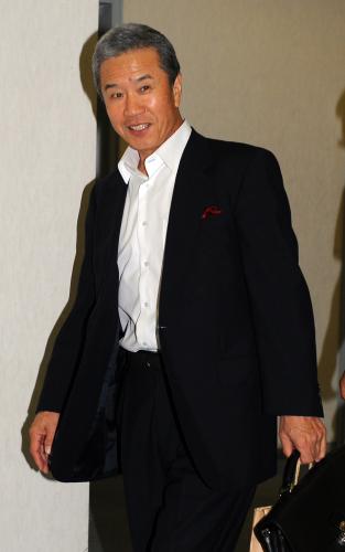 山田久志氏はテレビ解説のためナゴヤドームを訪れる